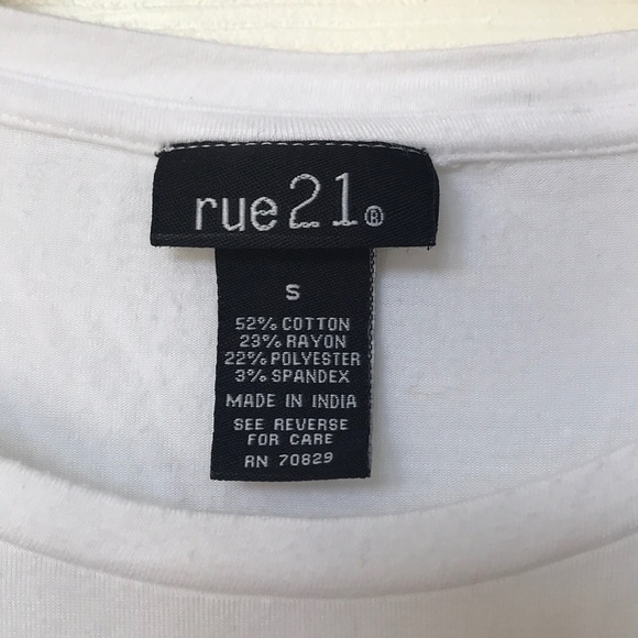 Simple white tee - Picture 2 of 2